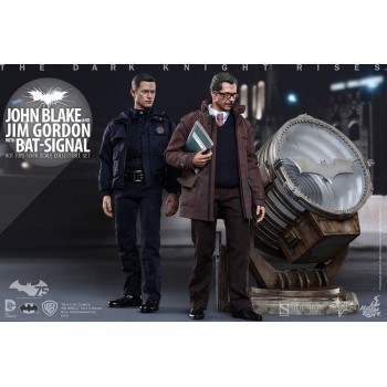 The Dark Knight Rises Movie Masterpiece Action Figures 1/6 John Blake and Jim Gordon with Bat-Signal 30 cm